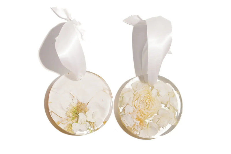 Personalized Floral Ornaments That Hold a Moment