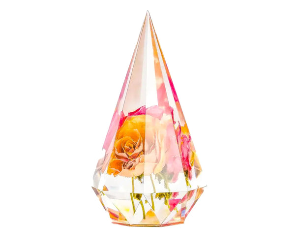 Teardrop-shaped resin ring holder with preserved roses