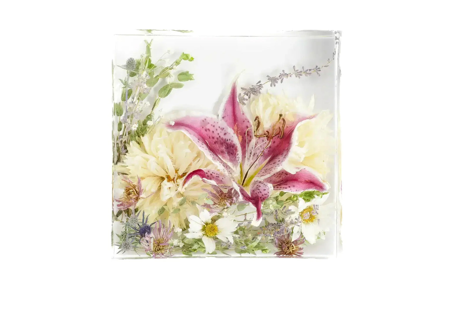 Small resin block featuring a custom design and arrangement of a wedding bouquet